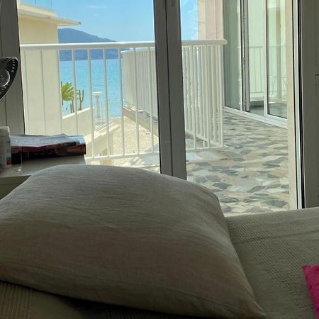 Les Pieds dans l'Ô - Appartement 50m2 Front de mer Saint-Cyr-sur-Mer Exterior foto